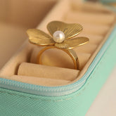 Golden Clover Pearl Ring