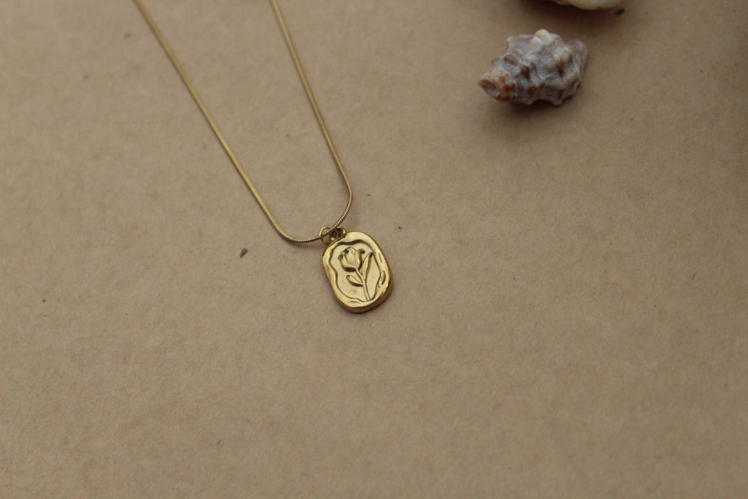 Tiny Bloom Necklace