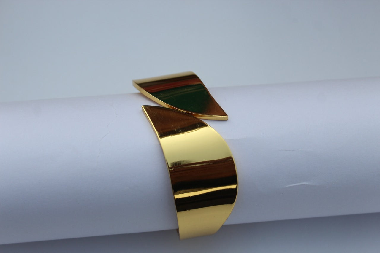 Edge Gleam Bracelet
