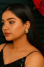 Load image into Gallery viewer, Ripple Shell Studs
