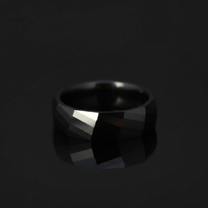 Black ring on a reflective black surface with 'DIE TREZA' branding.