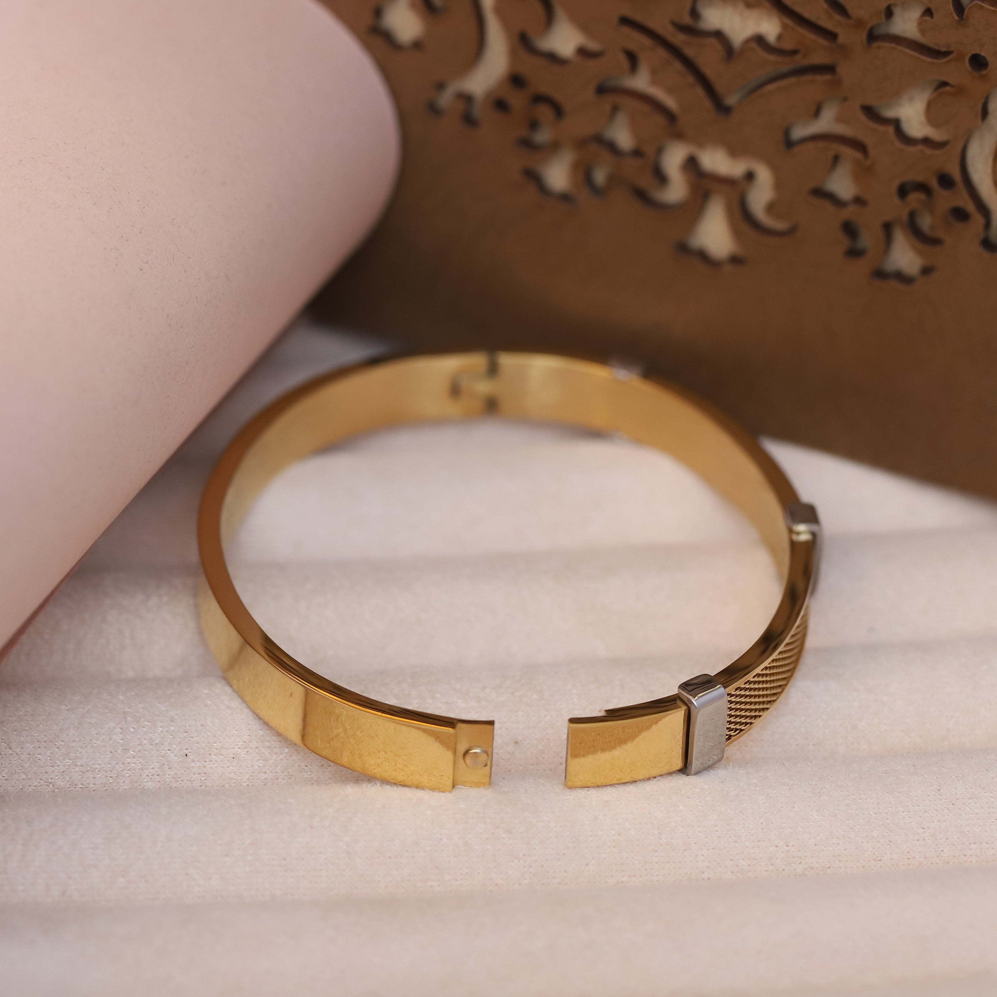 Golden Mist Mesh Cuff