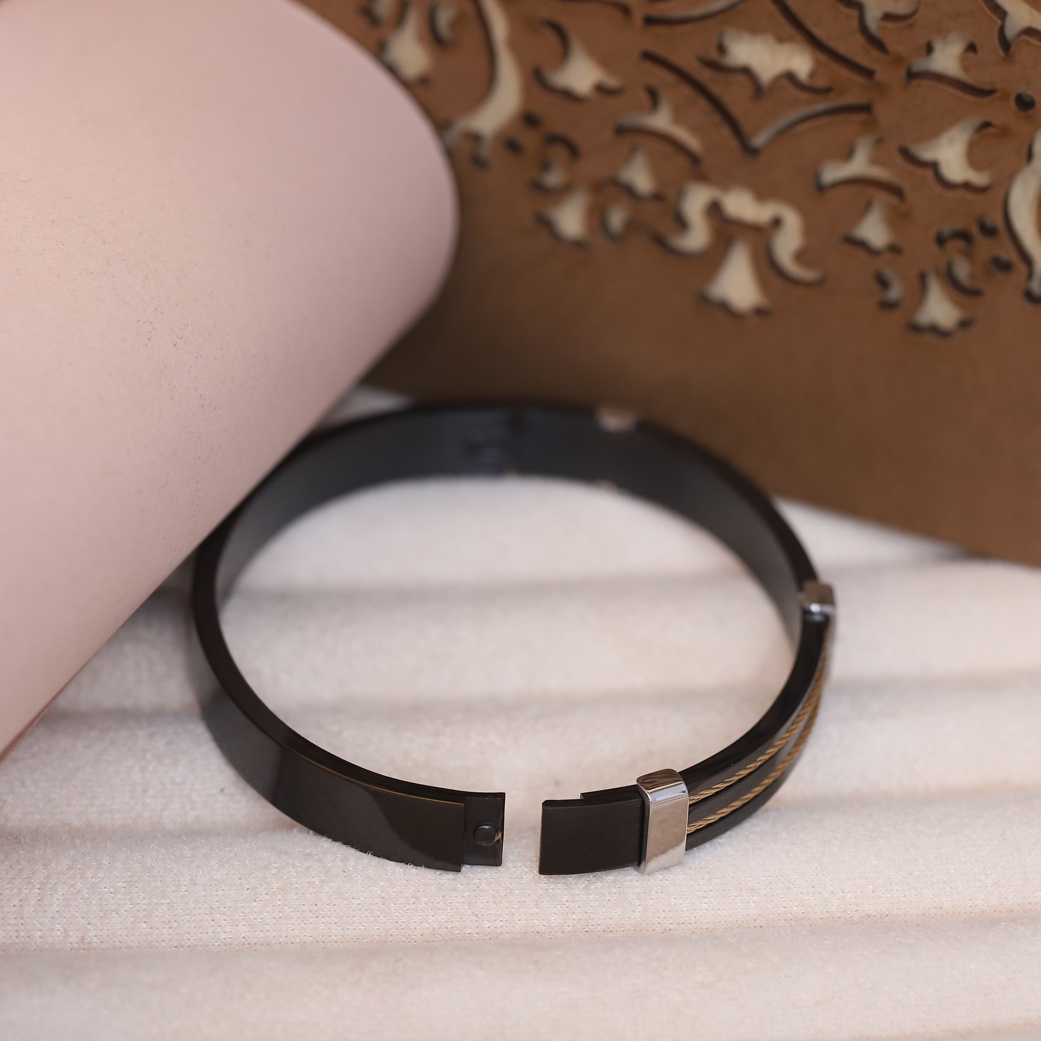 Onyx Dual-Tone Cable Bracelet