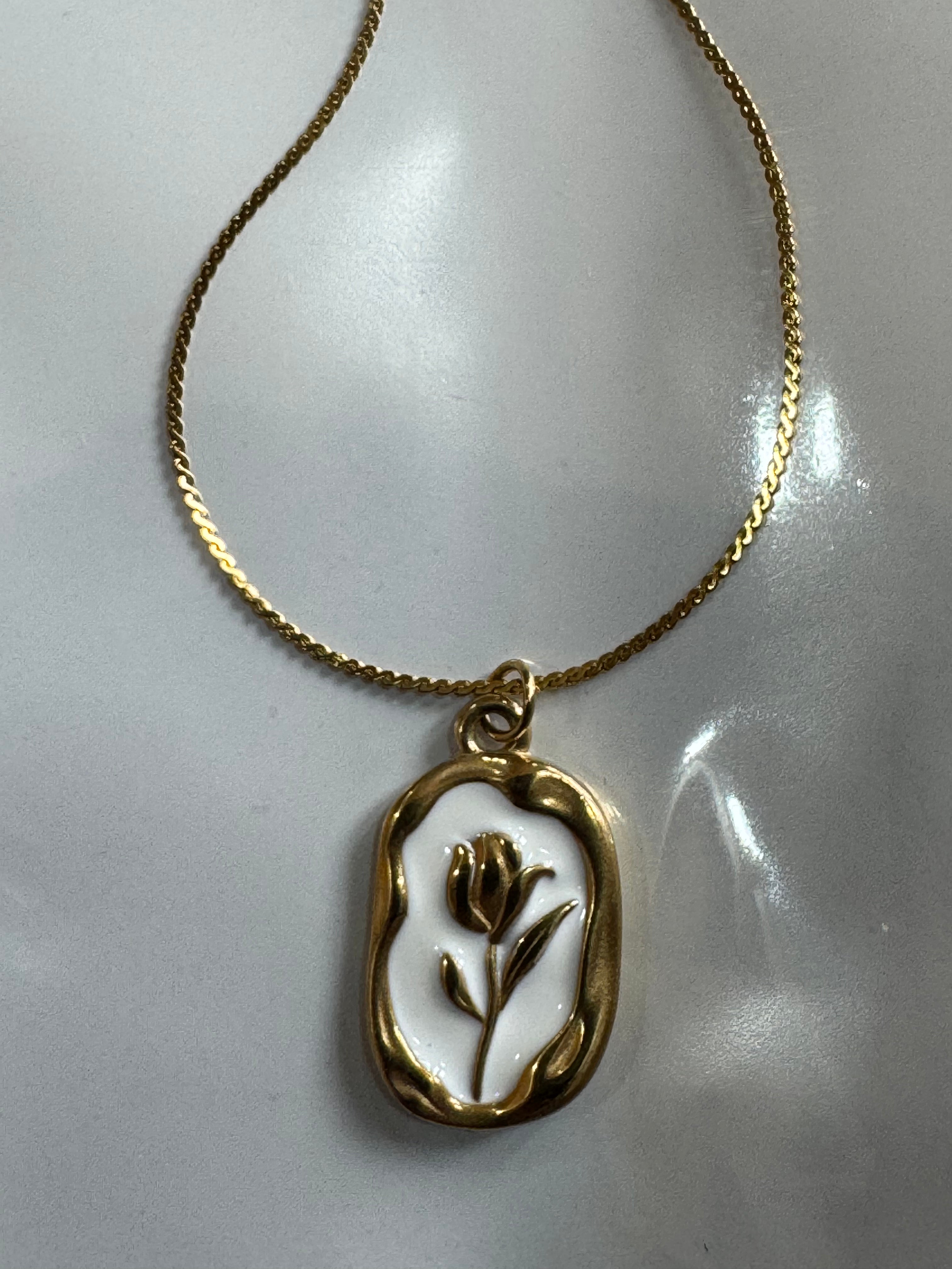 Tiny Bloom Necklace