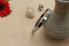 Luxe Lock Bangle – Silver Edition