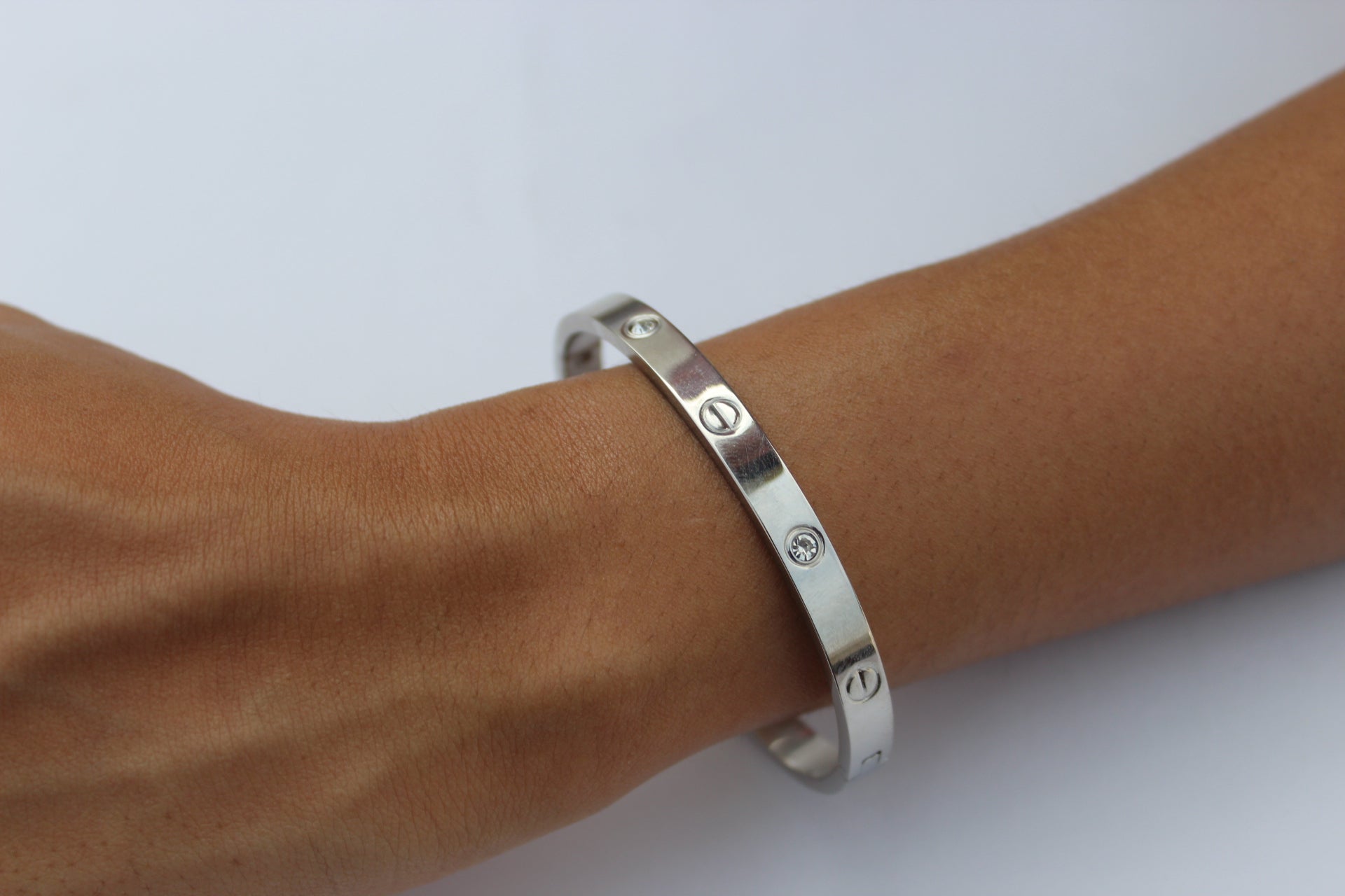 Luxe Lock Bangle – Silver Edition