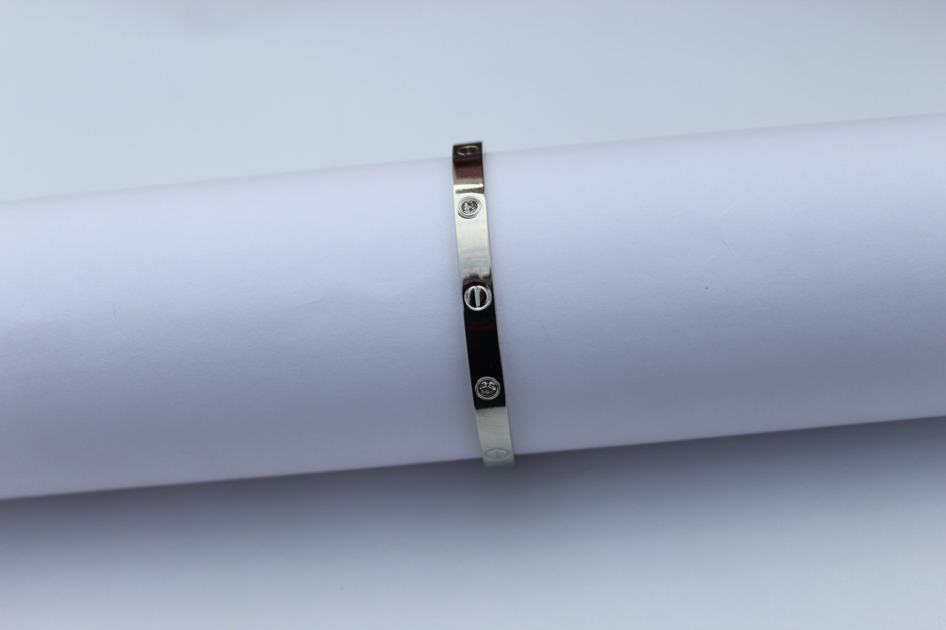 Luxe Lock Bangle – Silver Edition