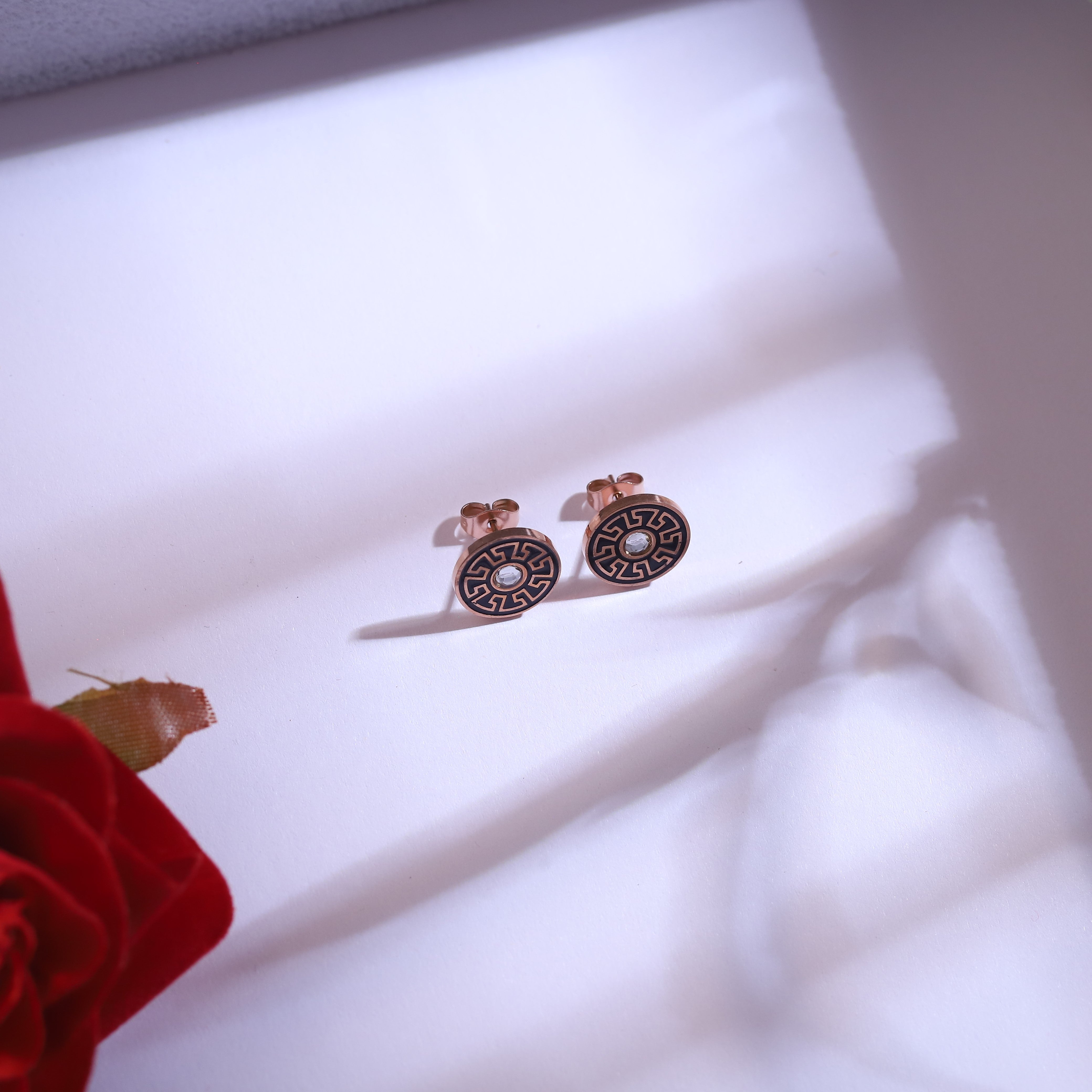 Elegant Greek Maze Pendant & Stud Earrings Set