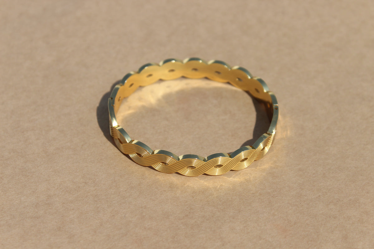 Waveline Bangle