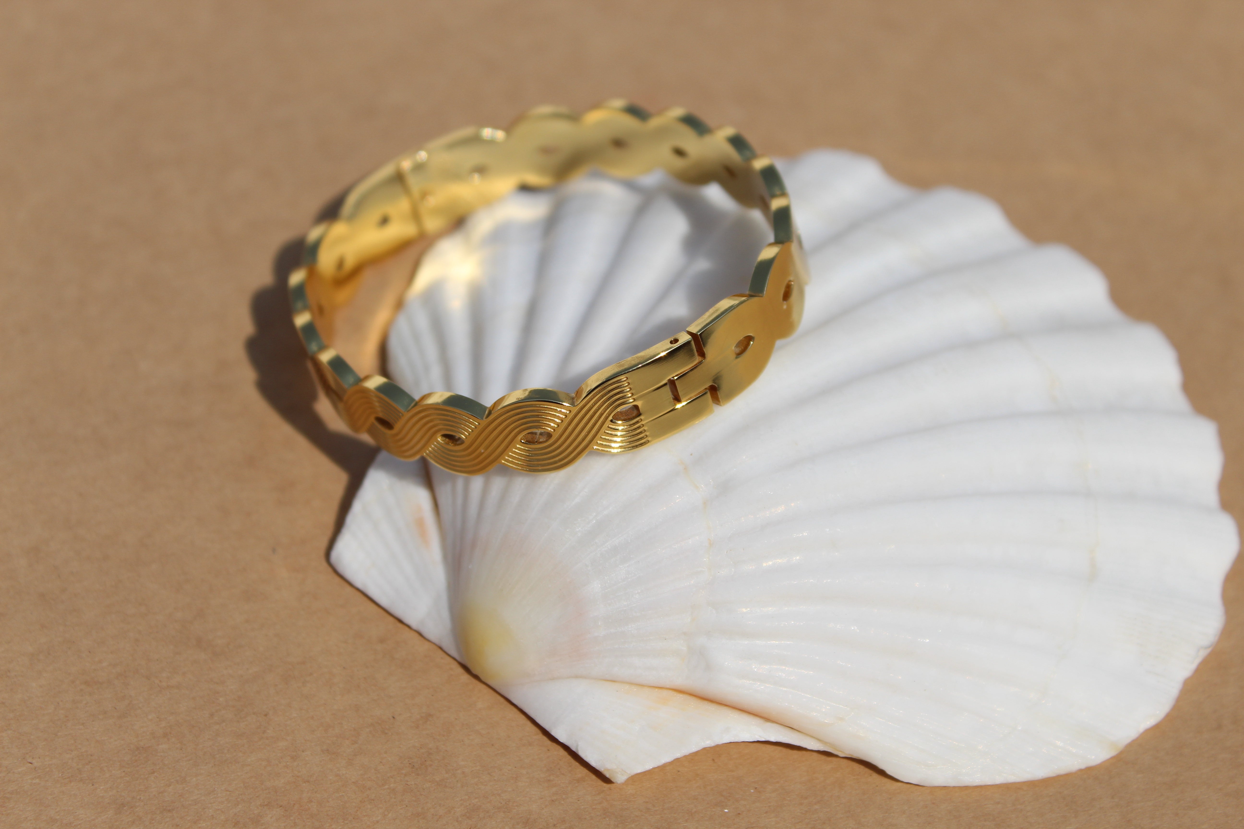 Waveline Bangle