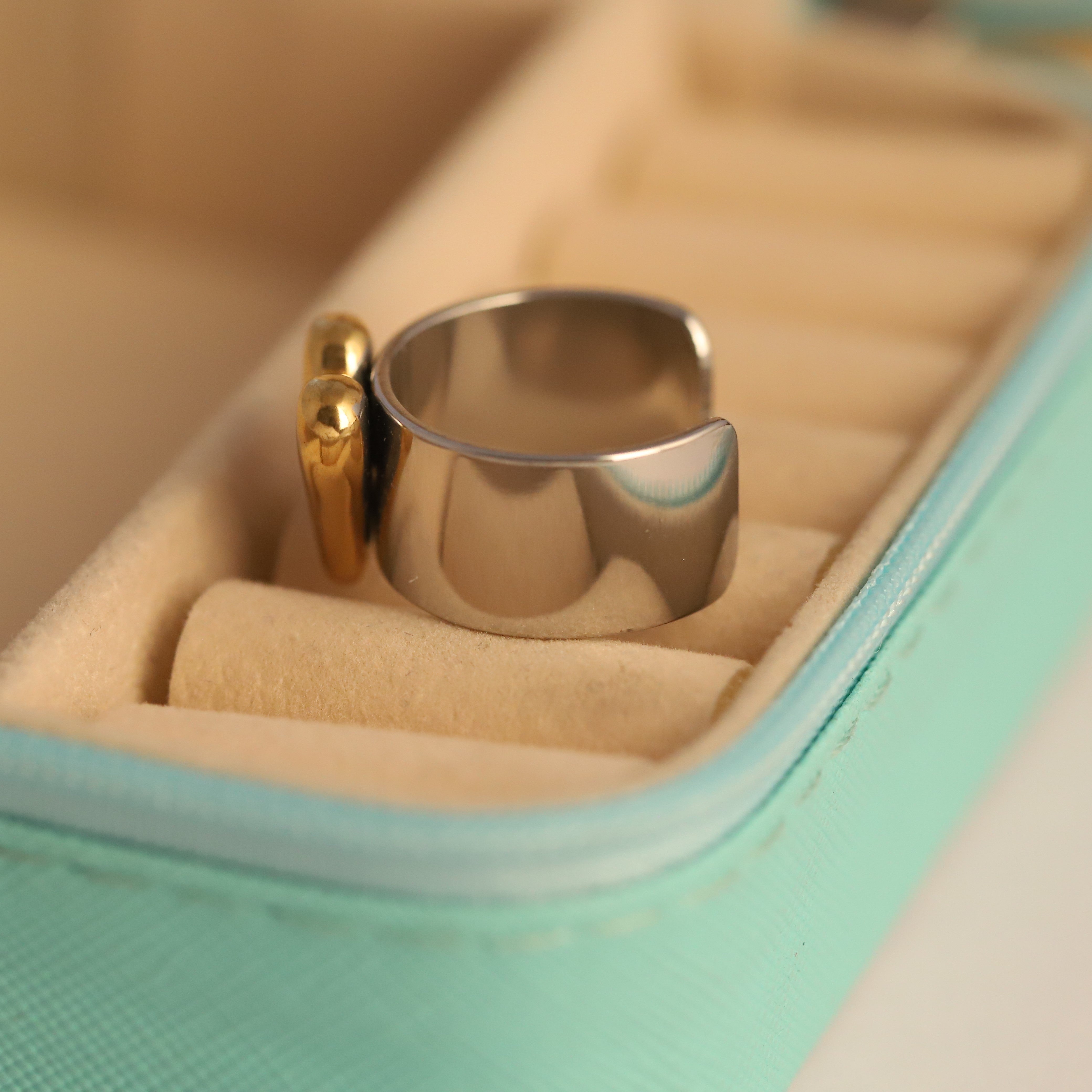 Dual-Tone Heart Band
