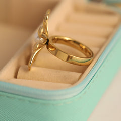 Luxe Daisy Pearl Ring