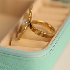 Golden Clover Pearl Ring