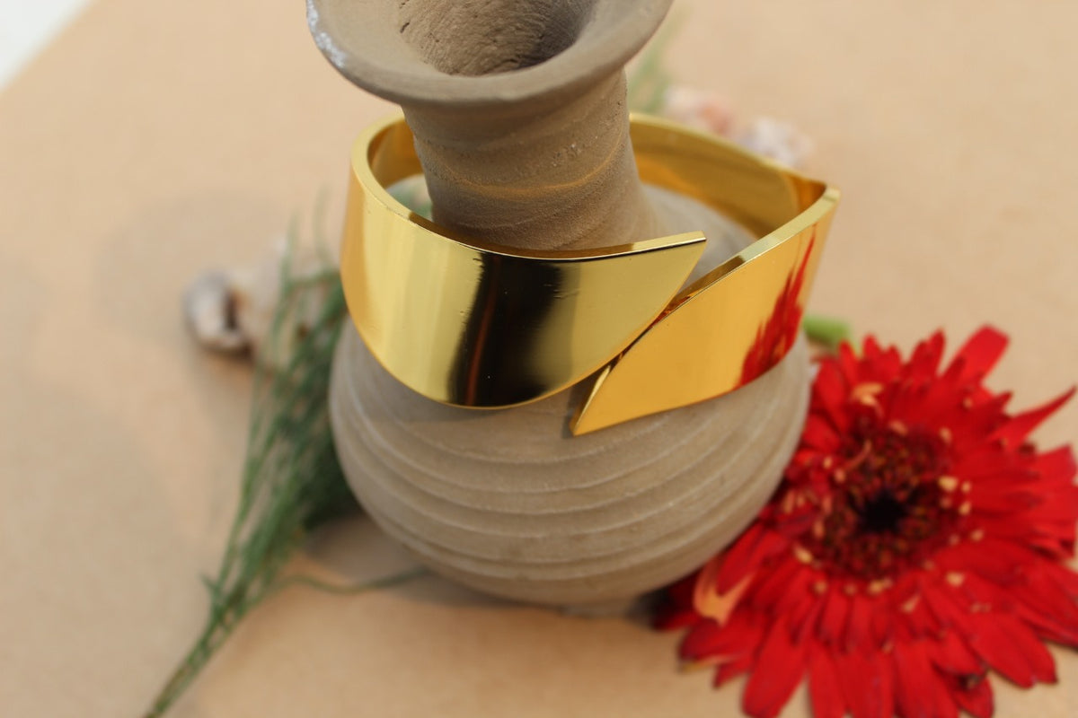 Edge Gleam Bracelet