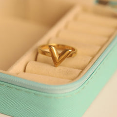 v_name_ring